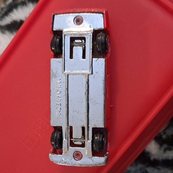 Vintage Candy 🍎 Apple Red Ford Convertible Mustang. - Picture 5 of 5